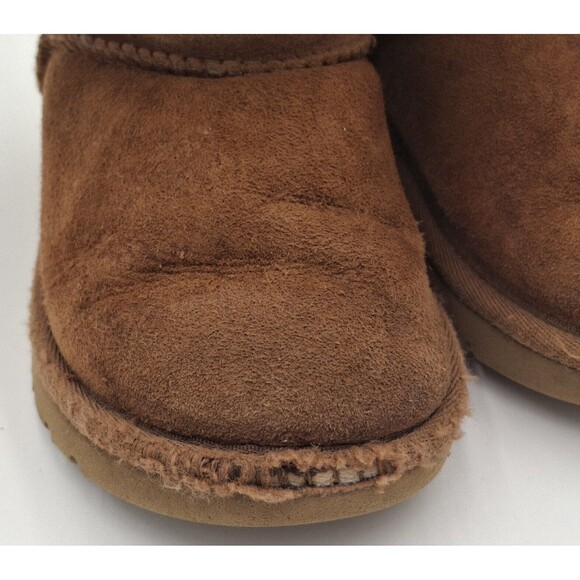 UGG Bailey Button Size 9 Kids Brown Fashion Boots Fall Winter Kids Shoes Issues - Picture 3 of 15